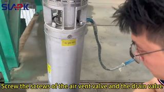 ステンレス製水中ポンプの排水のビデオデモンストレーション